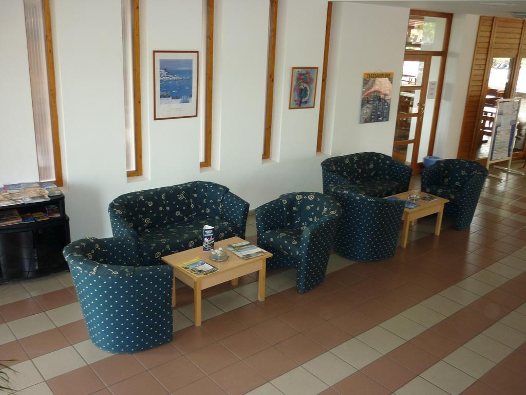 Hotel Holiday Сиофок Екстериор снимка