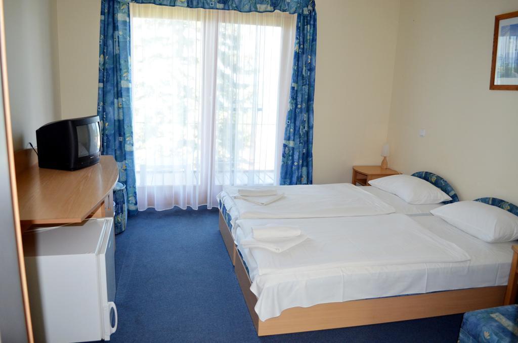 Hotel Holiday Сиофок Екстериор снимка