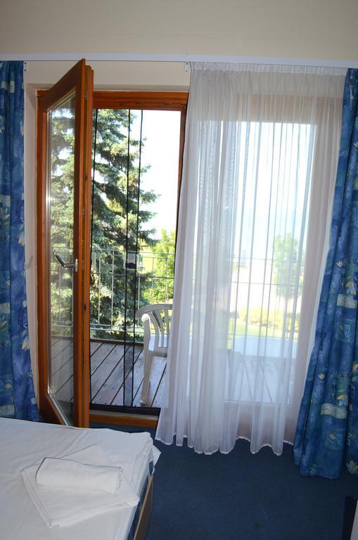 Hotel Holiday Сиофок Екстериор снимка