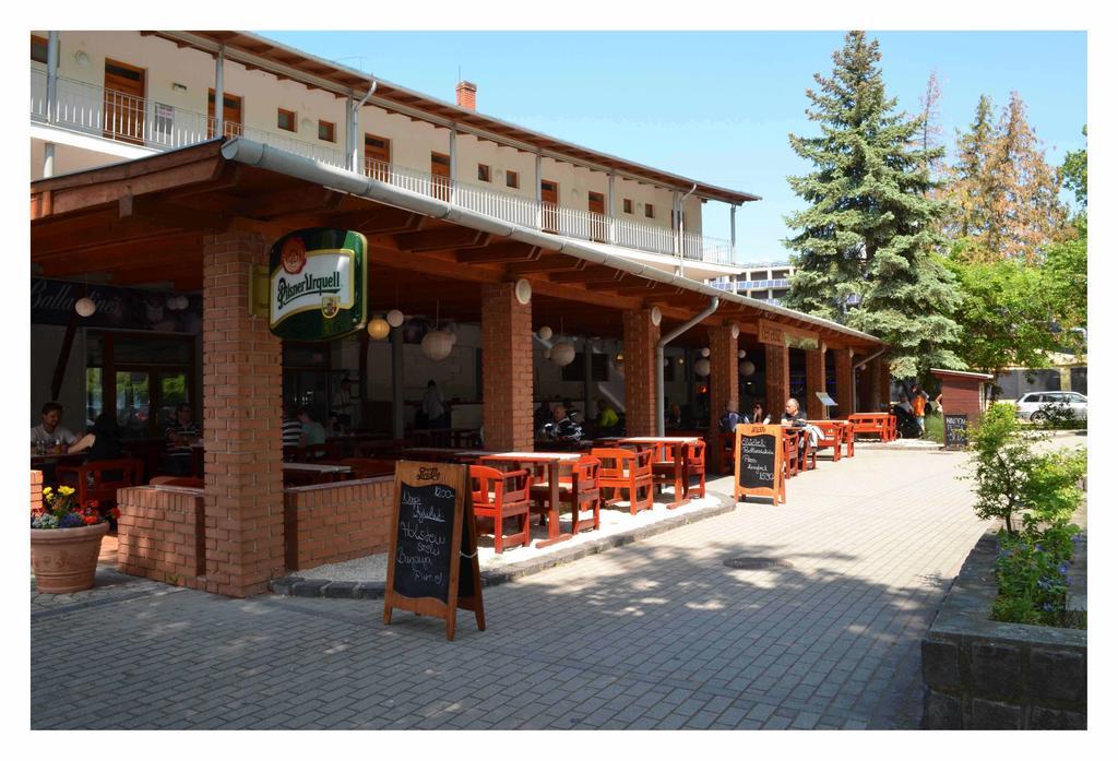 Hotel Holiday Сиофок Екстериор снимка