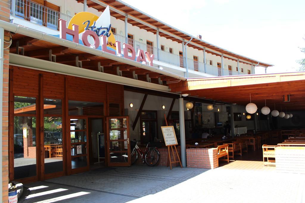 Hotel Holiday Сиофок Екстериор снимка