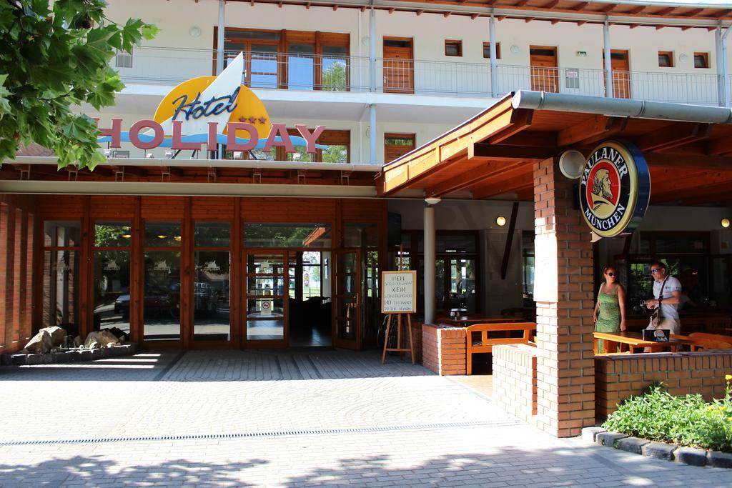 Hotel Holiday Сиофок Екстериор снимка