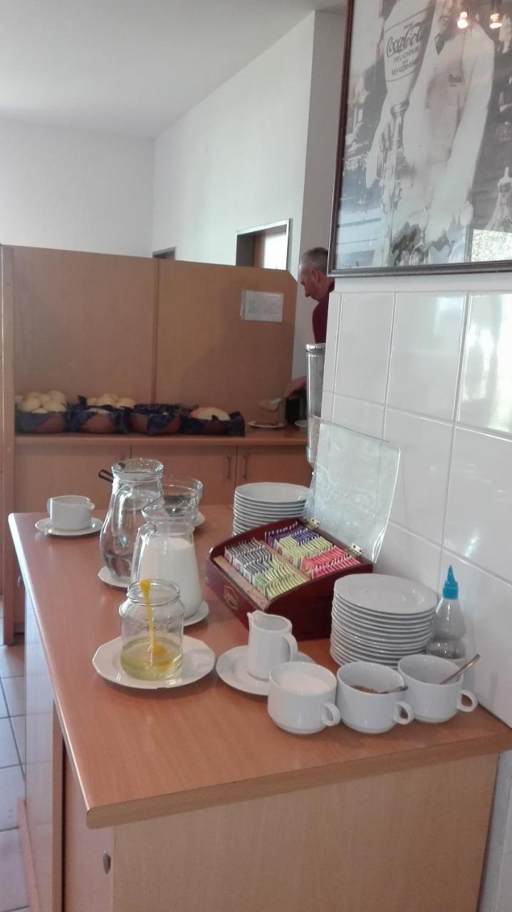 Hotel Holiday Сиофок Екстериор снимка