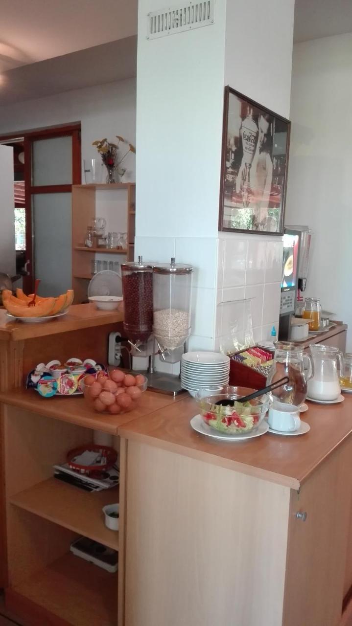 Hotel Holiday Сиофок Екстериор снимка
